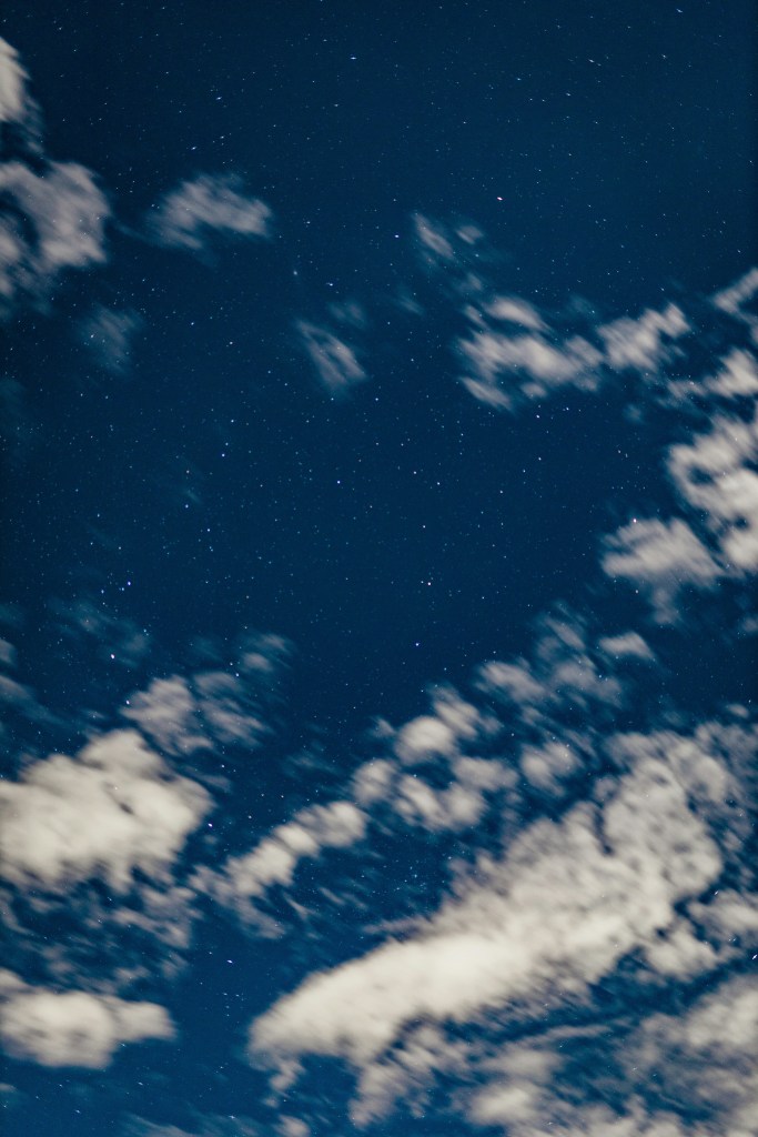 Stars behind clouds - Photo by Erick Chévez on Unsplash